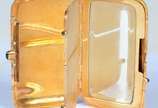 Elegante bolsa "menudiere" do tipo trousse de o... - Elegante bolsa "menudiere" do tipo trousse de ouro 18 k., contrastada. (Por motivos de segurança a peça não se encontra na loja).