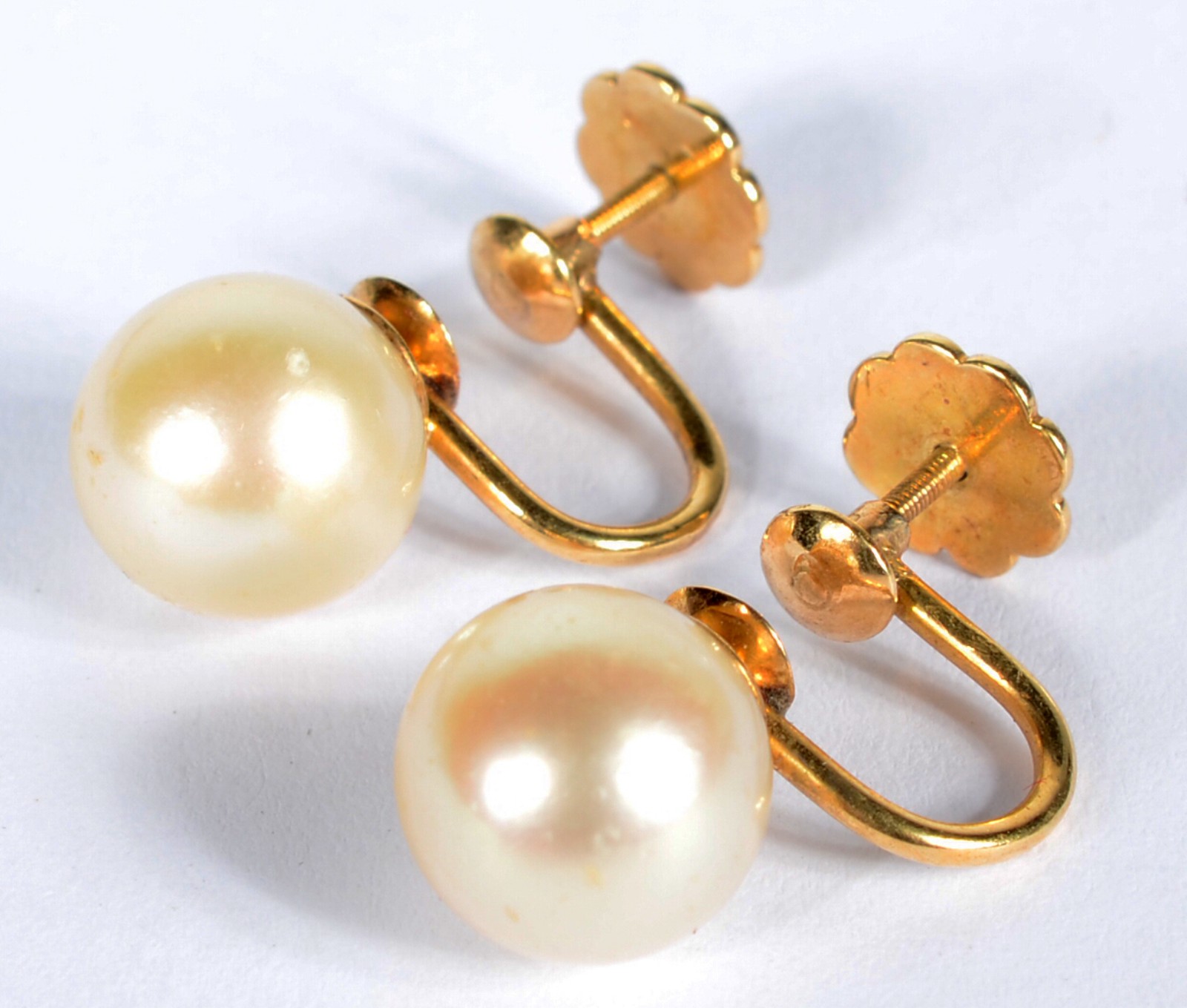 Par de brincos de ouro 18 k., e pérolas. (Por motivos de segurança a... - foto 1 de 4