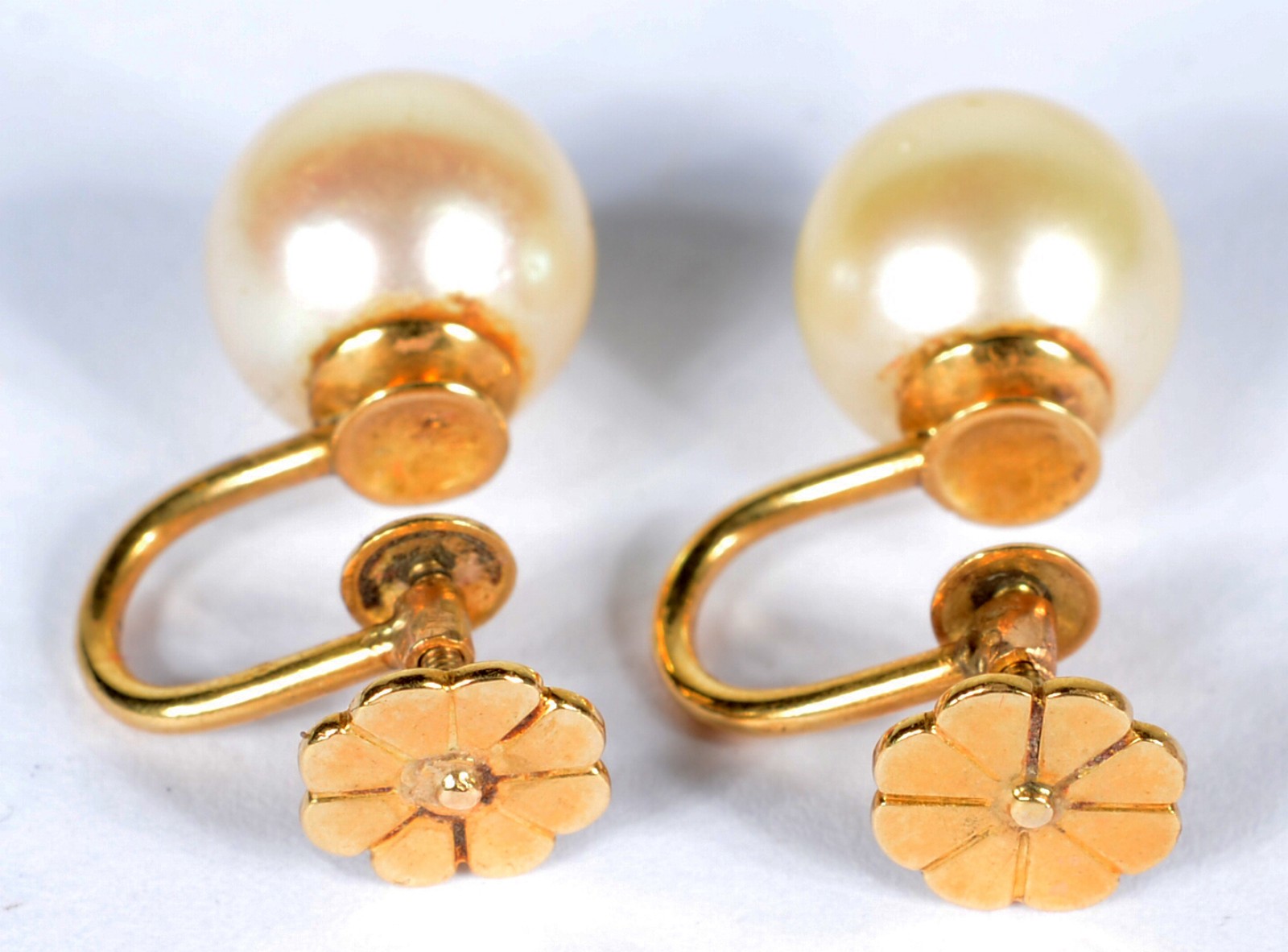 Par de brincos de ouro 18 k., e pérolas. (Por motivos de segurança a... - foto 2 de 4