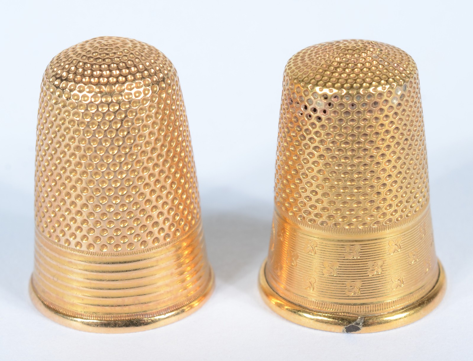 Dois dedais para costura de ouro 18 k. (Por motivos de segurança a... - foto 2 de 5