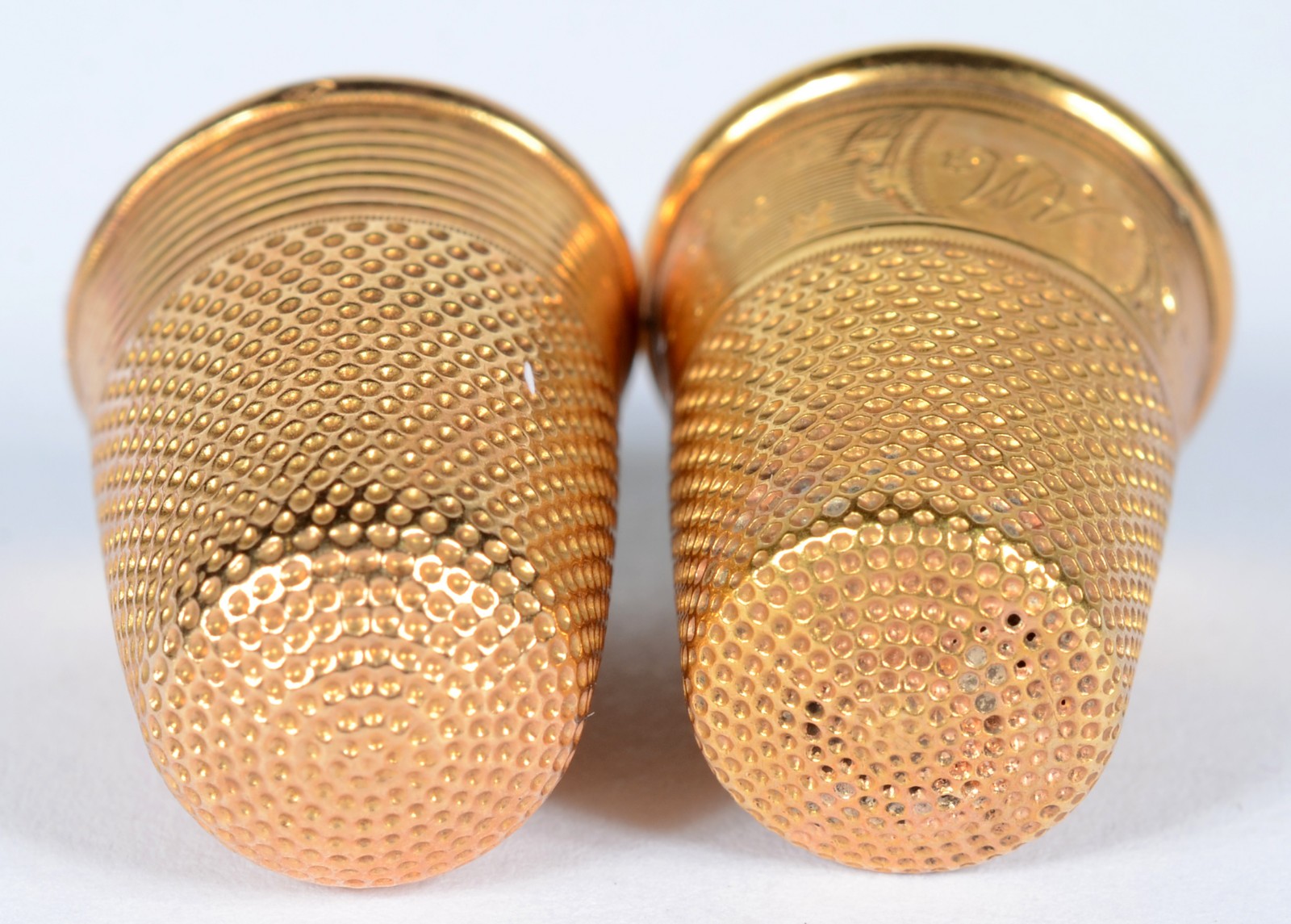 Dois dedais para costura de ouro 18 k. (Por motivos de segurança a... - foto 5 de 5