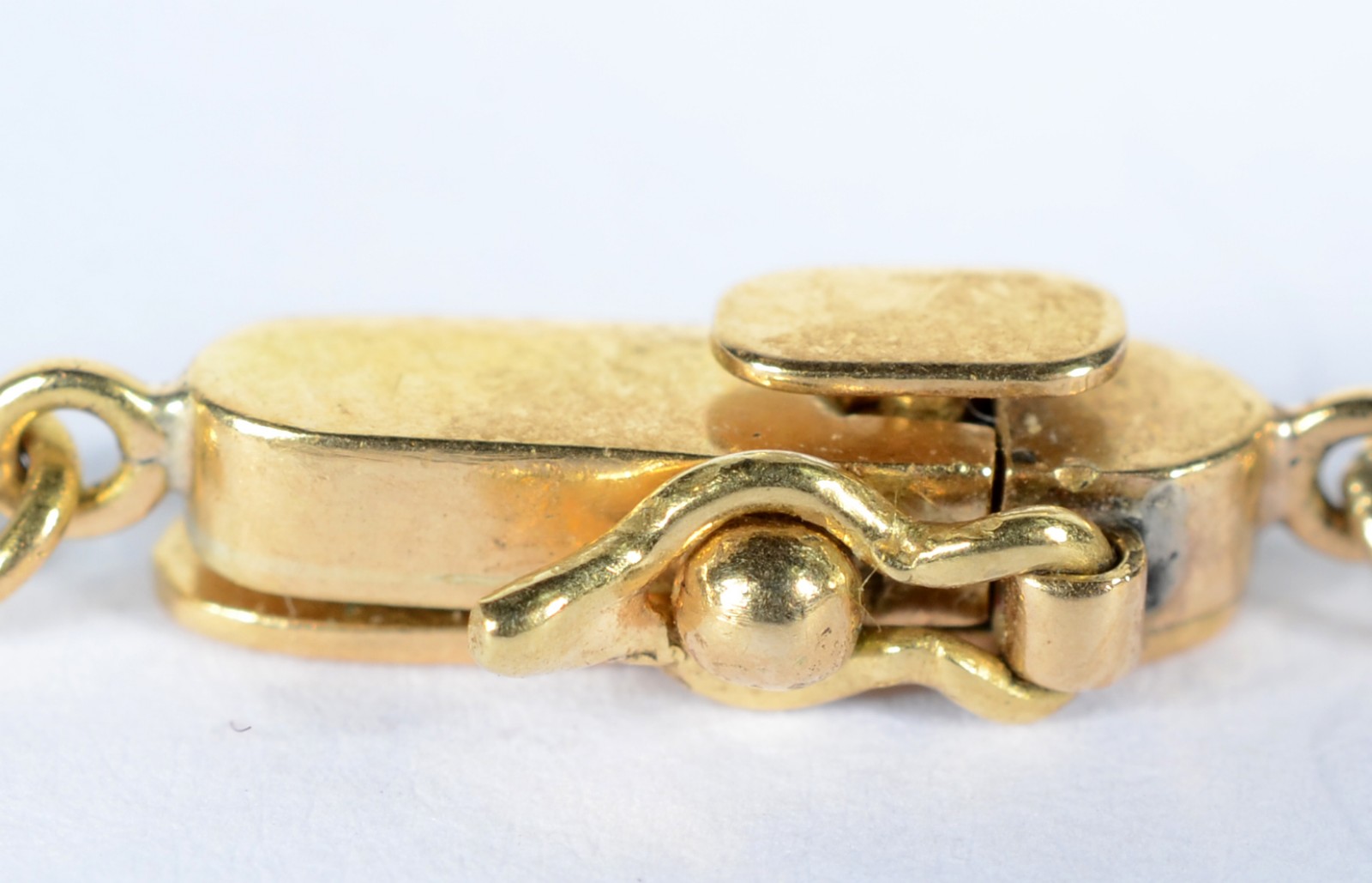 Colar com quatro pendentes representando crianças de ouro 18 k. (Por... - foto 4 de 5