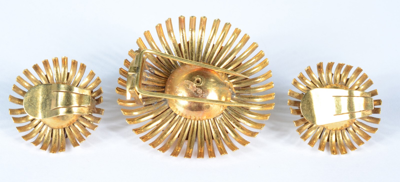 Conjunto de broche e par de brincos de ouro 18 k., na forma de... - foto 2 de 5