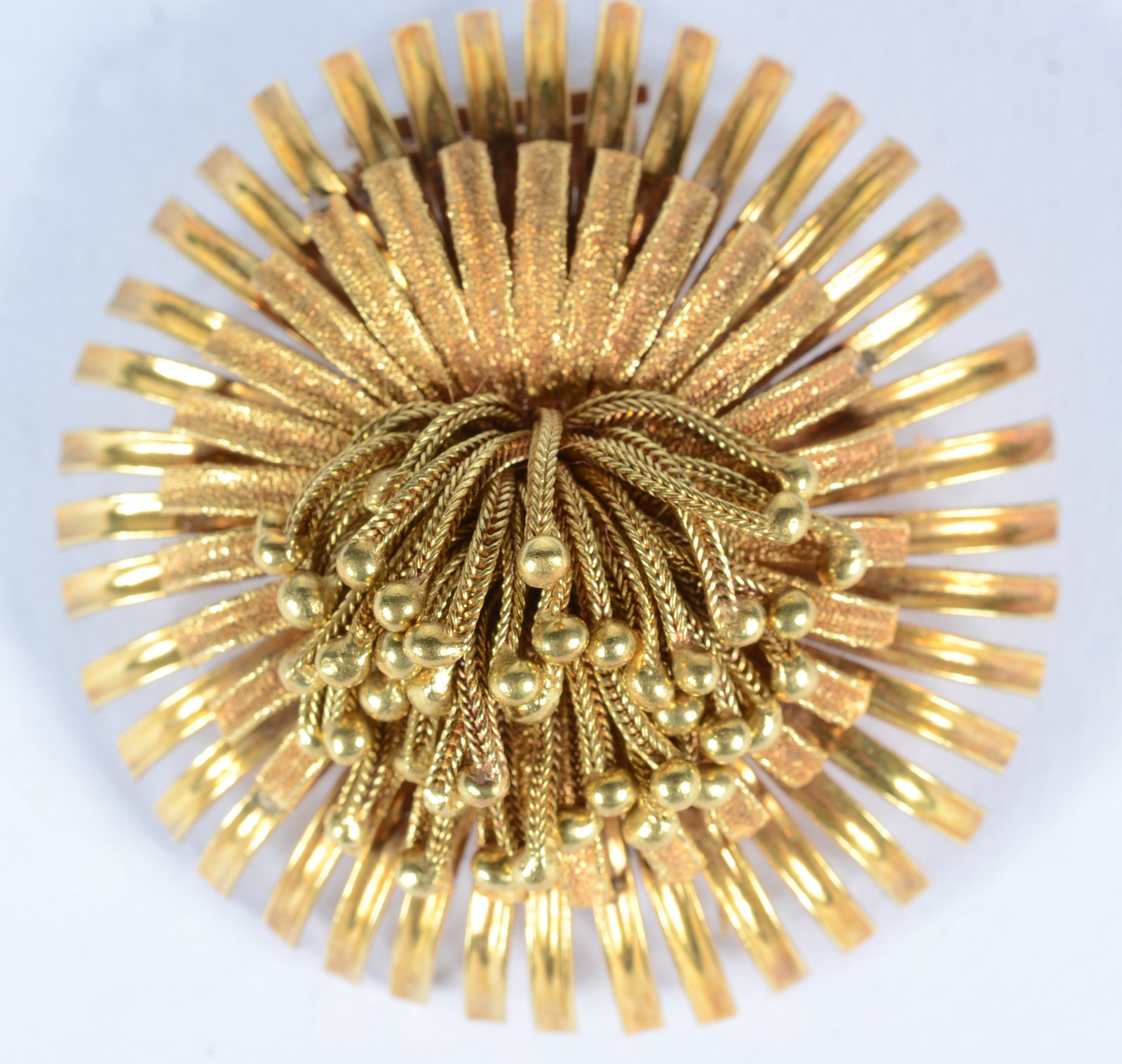 Conjunto de broche e par de brincos de ouro 18 k., na forma de... - foto 3 de 5