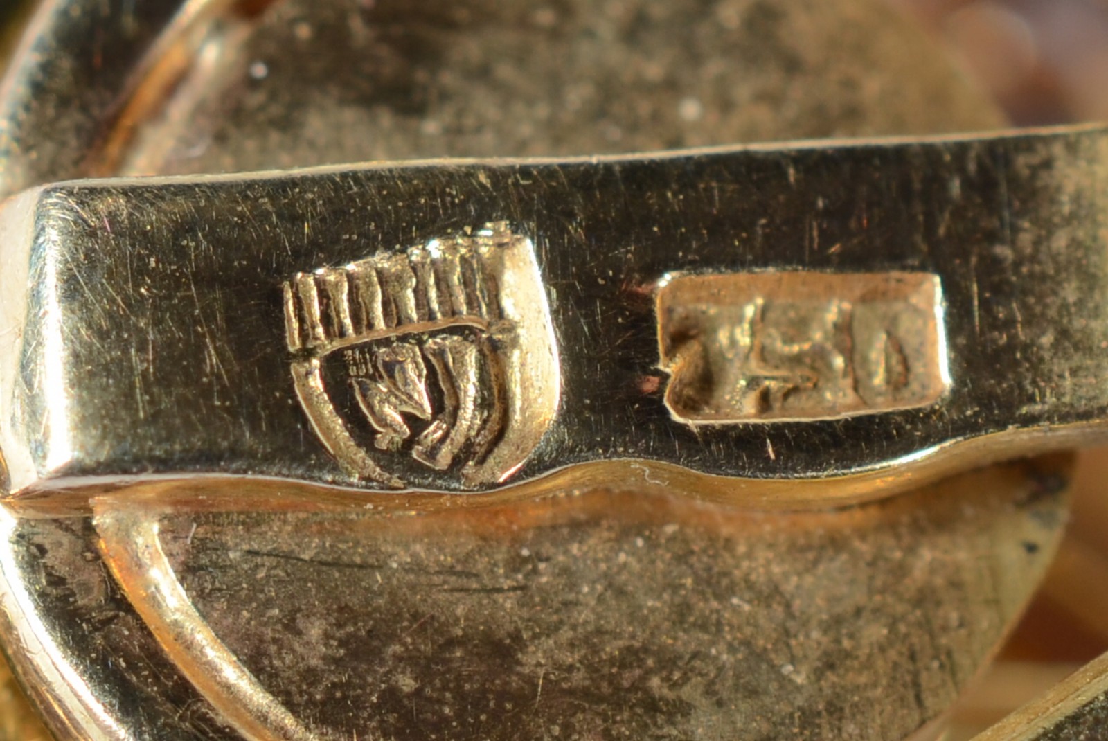 Conjunto de broche e par de brincos de ouro 18 k., contraste 750 mls... - foto 5 de 5