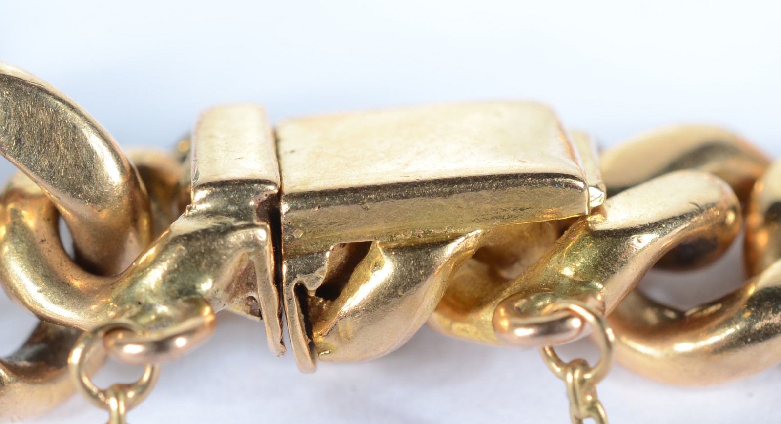 Pulseira de elos batidos de ouro 18 k. , com dois pendentes - medalha... - foto 5 de 7