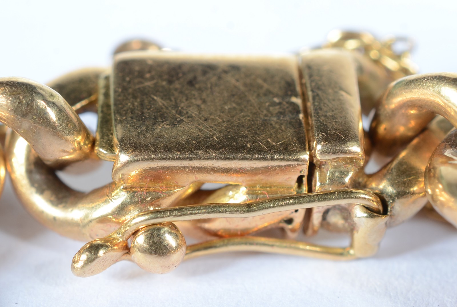 Pulseira de elos batidos de ouro 18 k. , com dois pendentes - medalha... - foto 7 de 7