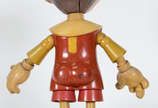 Boneco em madeira articulada representando Pinó... - Boneco em madeira articulada representando Pinóquio 