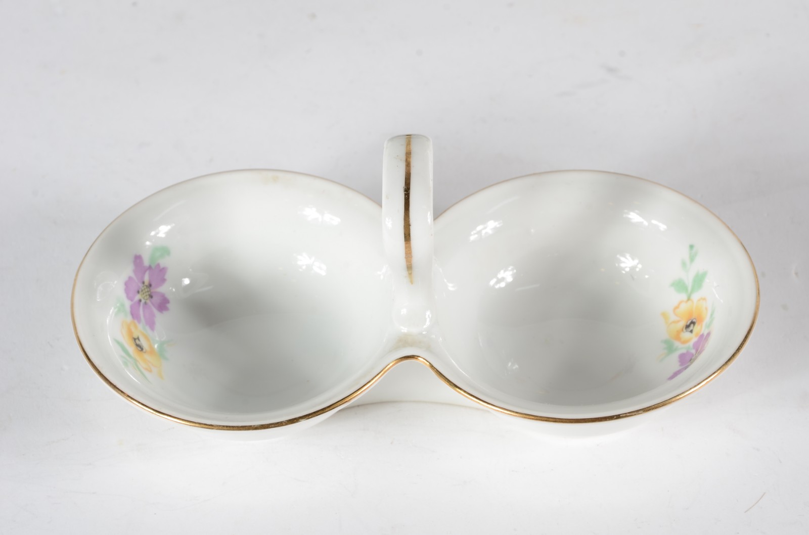 Aparelho de jantar de porcelana tcheca na cor branca com flores em... - foto 3 de 8