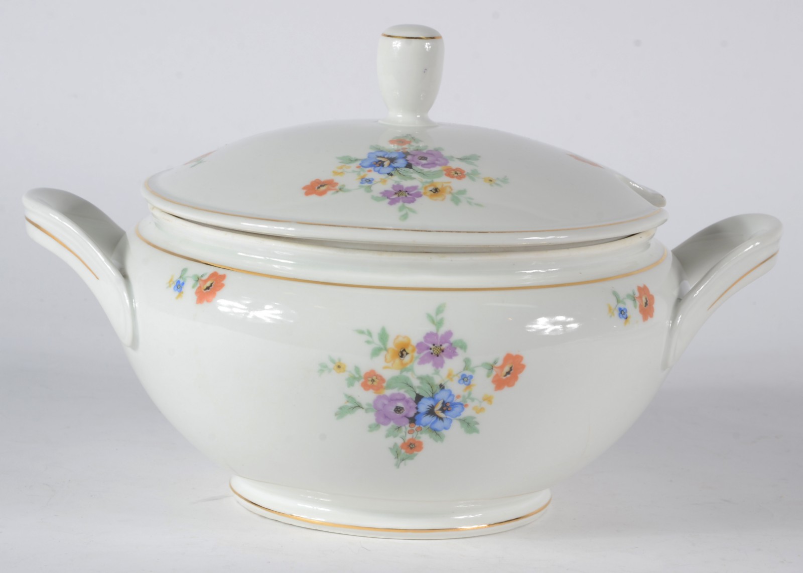 Aparelho de jantar de porcelana tcheca na cor branca com flores em... - foto 6 de 8