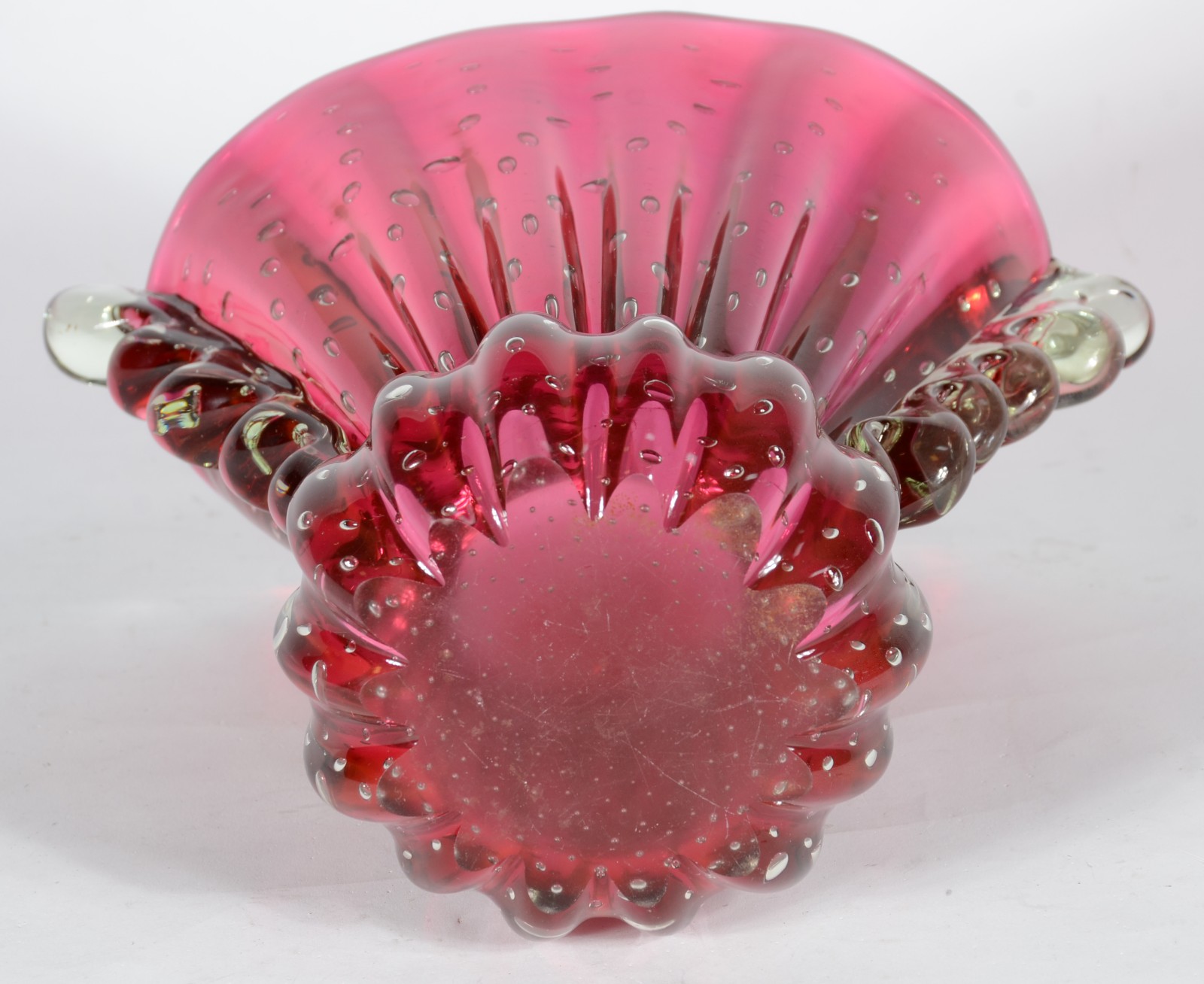 Vaso de murano italiano na cor rubi, lateral e base em gomos. - foto 4 de 4