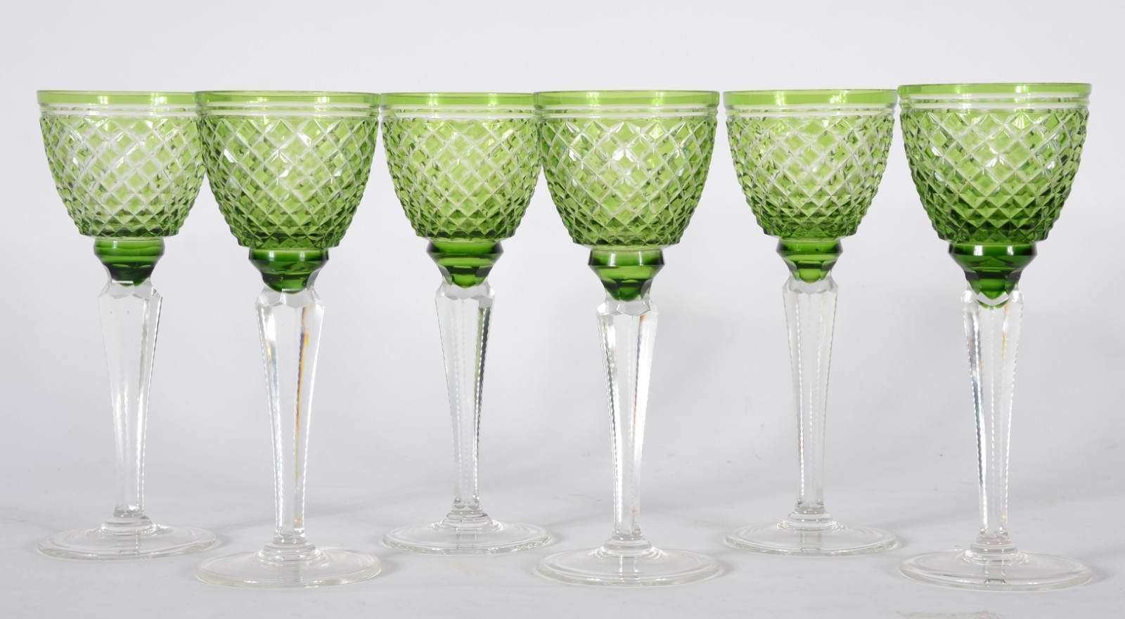 Conjunto com 6 taças para vinho de cristal doublé verde lapidado, pés... - foto 1 de 3