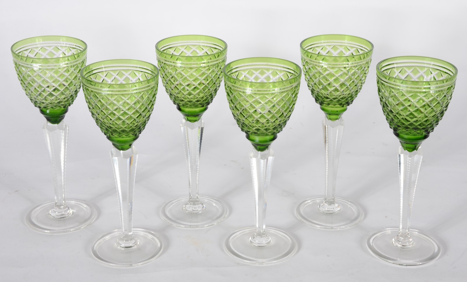 Conjunto com 6 taças para vinho de cristal doublé verde lapidado, pés... - foto 2 de 3
