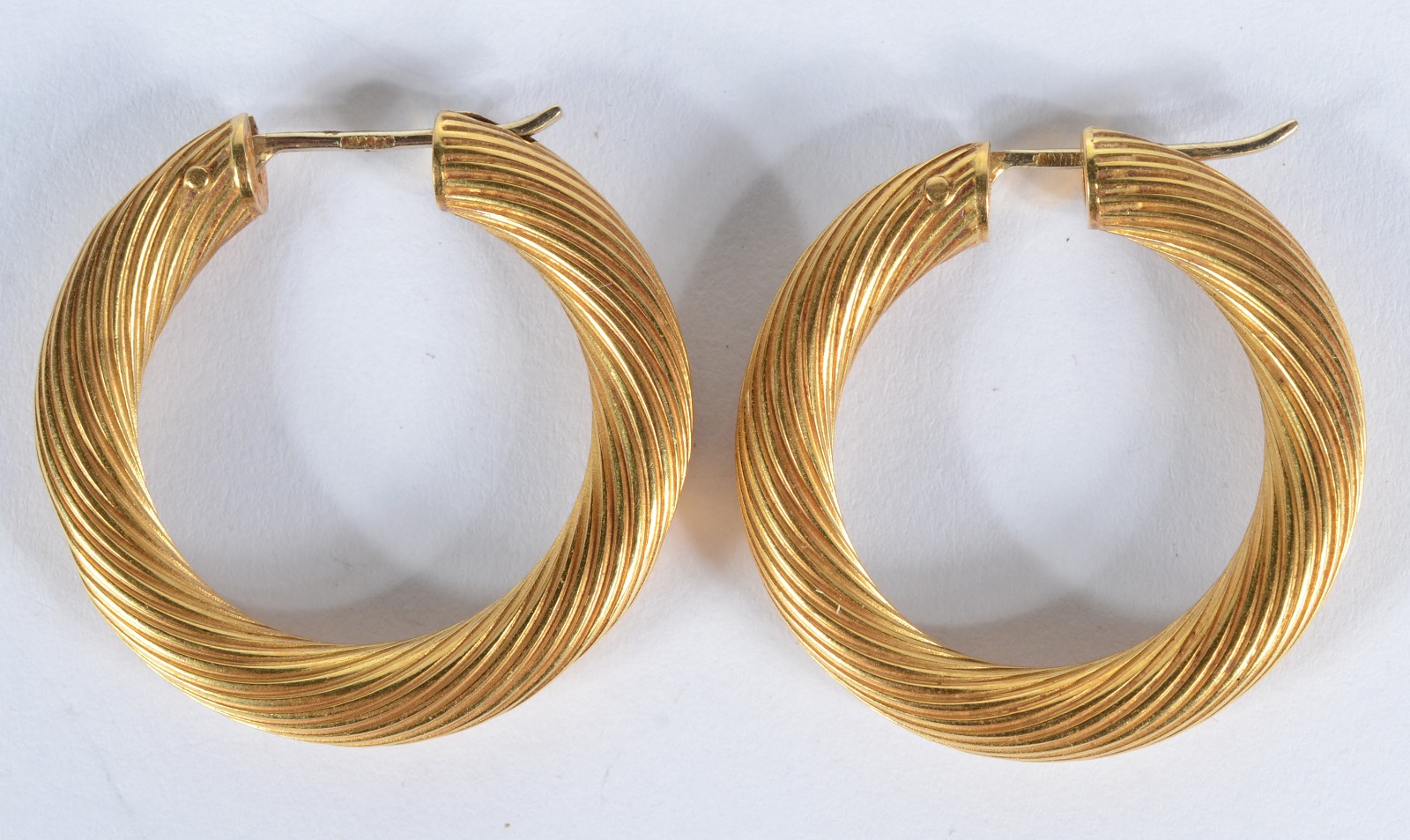 Par de brincos "argolas" de ouro 18 k., contraste 750 mls.(Por... - foto 1 de 6