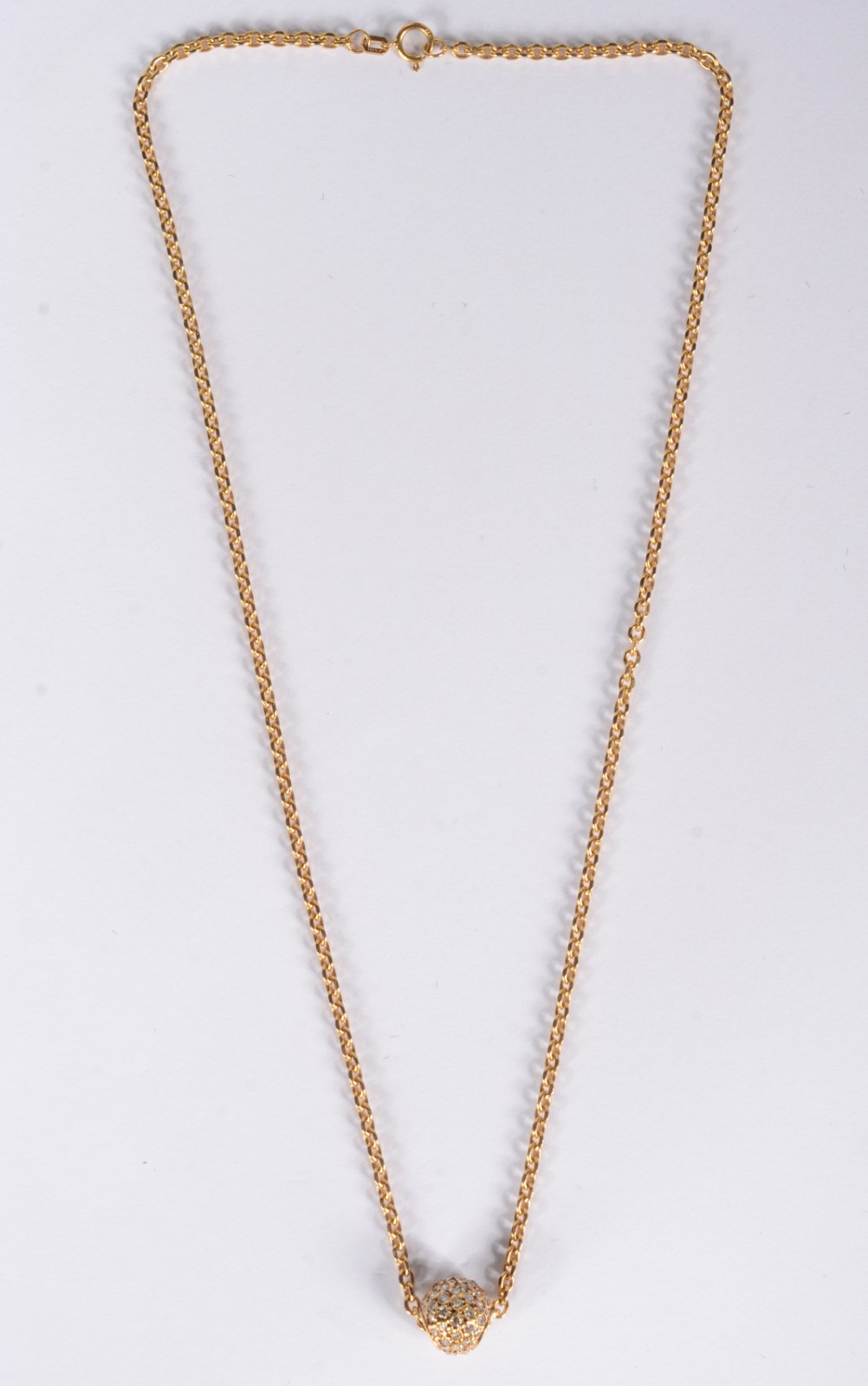 Colar de ouro 18 k., contraste 750 mls, pendente com brilhantes. (Por... - foto 2 de 5
