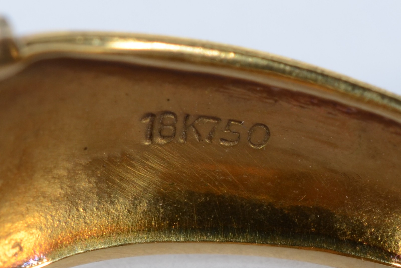 Anel de ouro 18k., contraste 750 mls com mini brilhantes, detalhes... - foto 4 de 5
