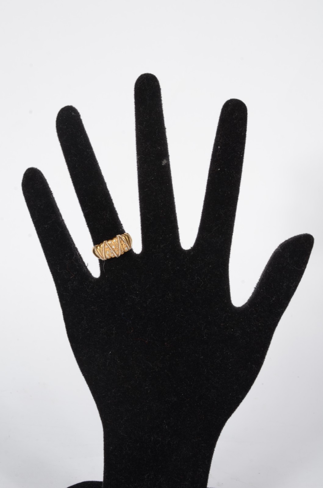 Anel de ouro 18k., contraste 750 mls com mini brilhantes, detalhes... - foto 5 de 5