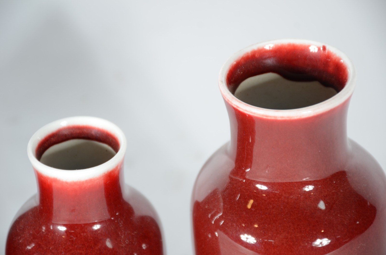Quatro pequenos vasos de porcelana chinesa "sangue de boi". - foto 4 de 5