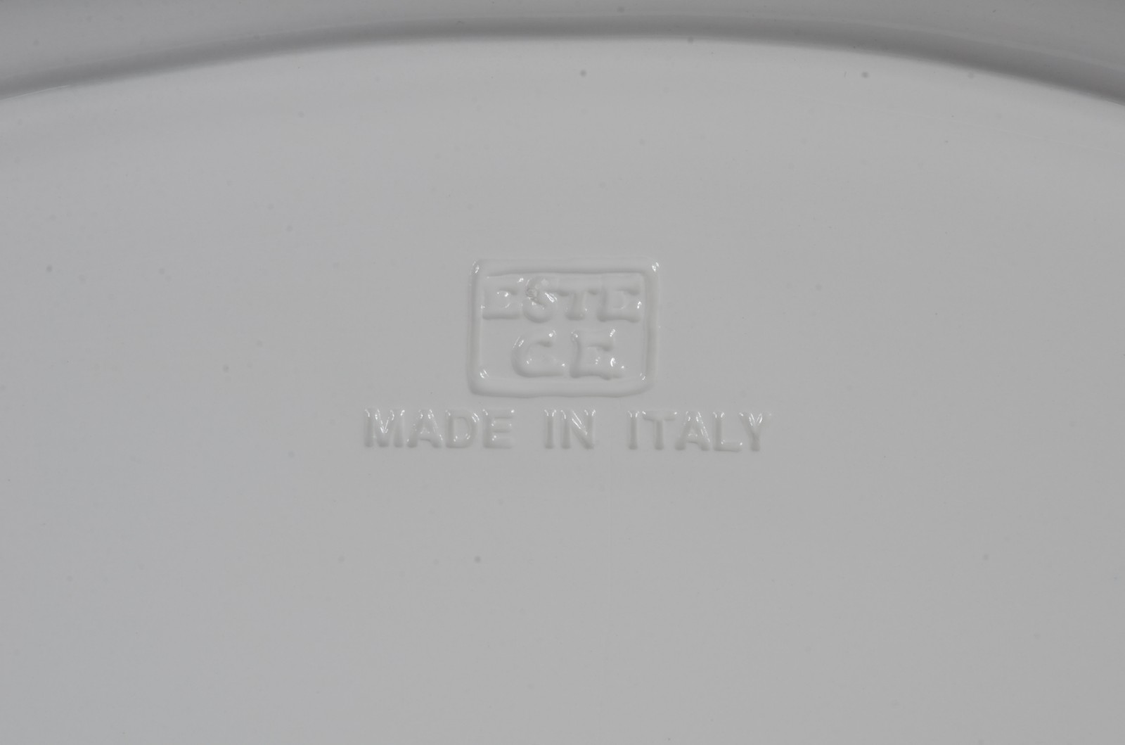 Travessa de cerâmica branca italiana, borda decorada com guirlandas e... - foto 5 de 5