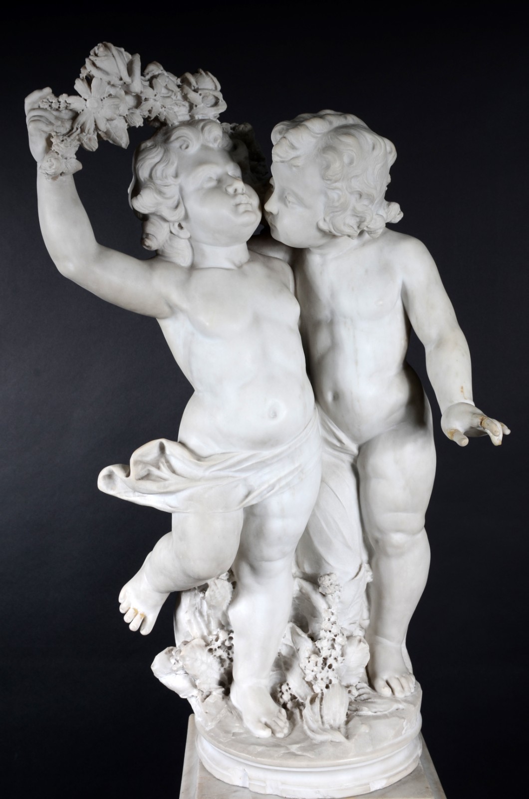 Dáfnis e Cloé, excepcional escultura em mármore de Carrara do século... - foto 2 de 8