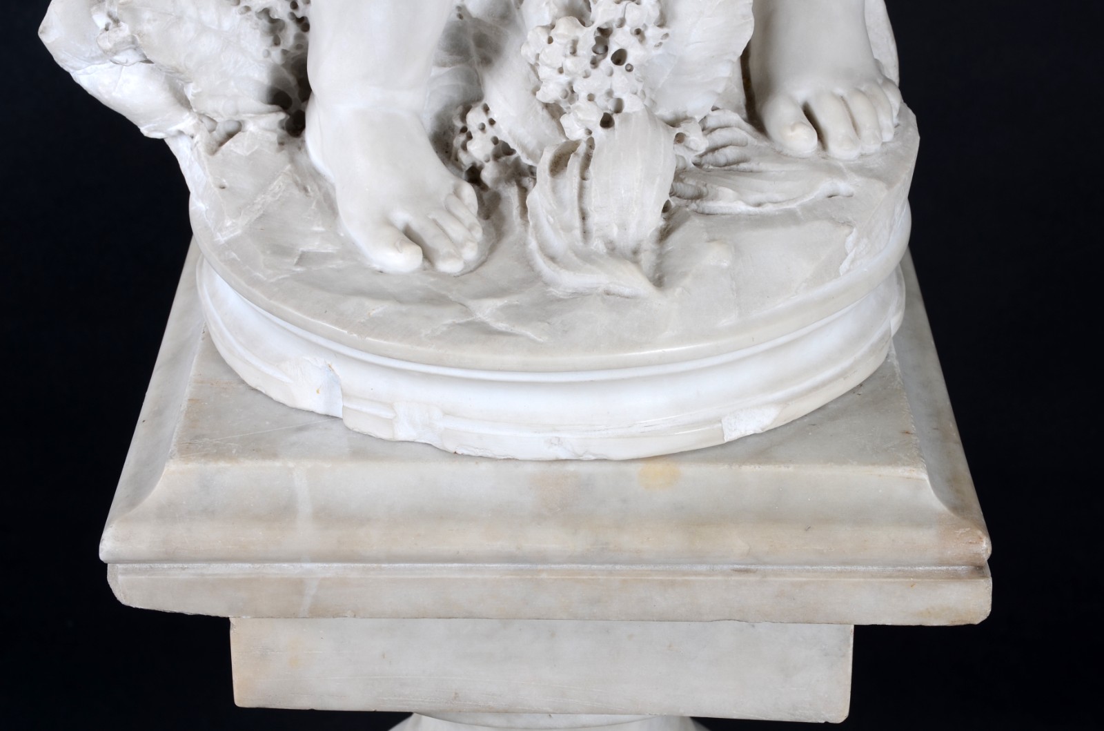 Dáfnis e Cloé, excepcional escultura em mármore de Carrara do século... - foto 4 de 8