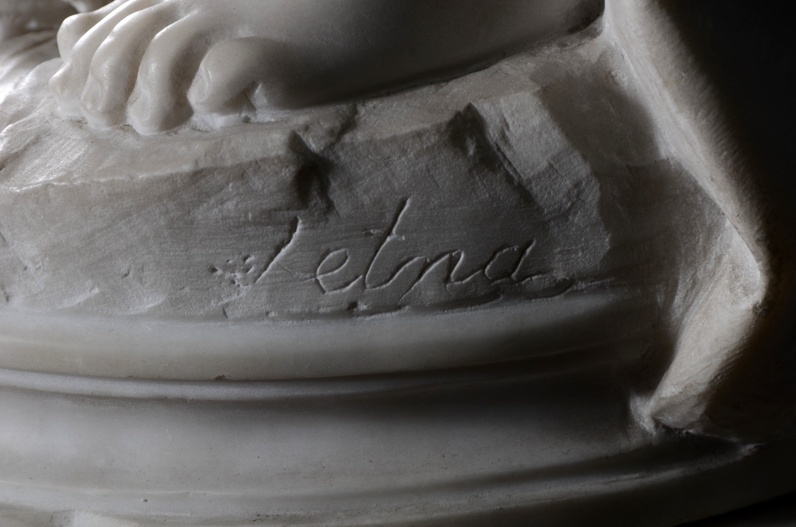 Dáfnis e Cloé, excepcional escultura em mármore de Carrara do século... - foto 6 de 8