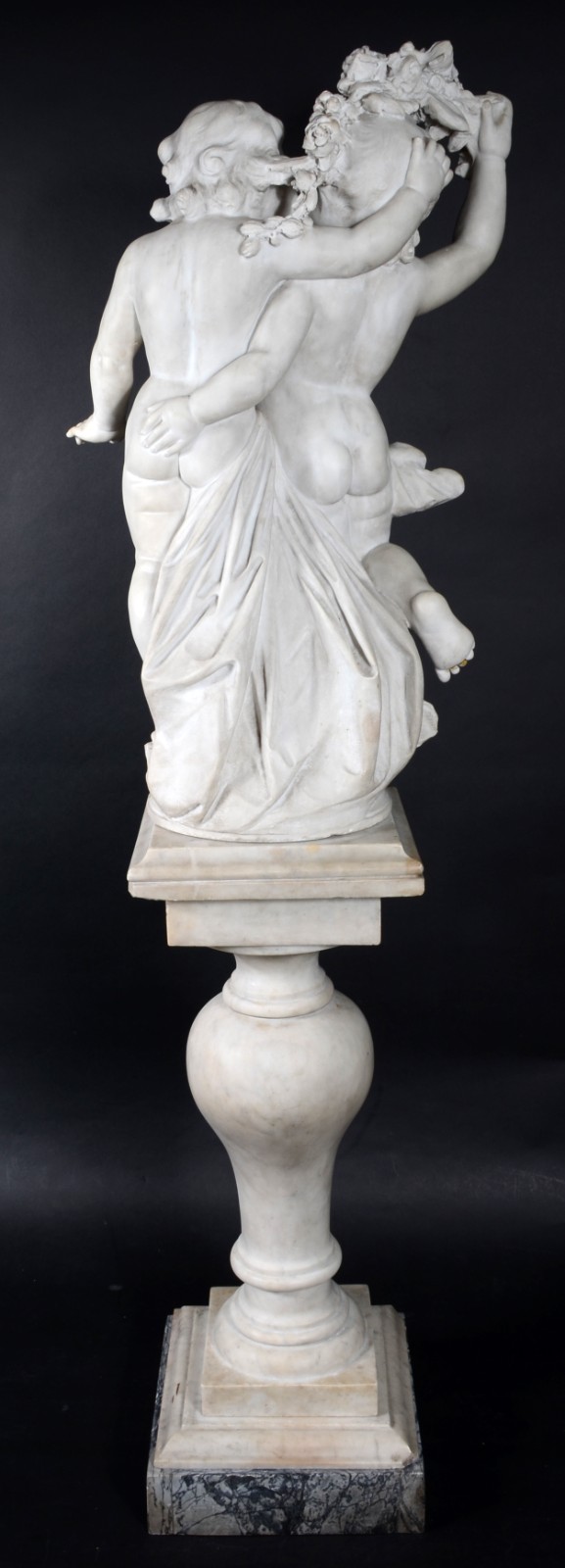 Dáfnis e Cloé, excepcional escultura em mármore de Carrara do século... - foto 7 de 8