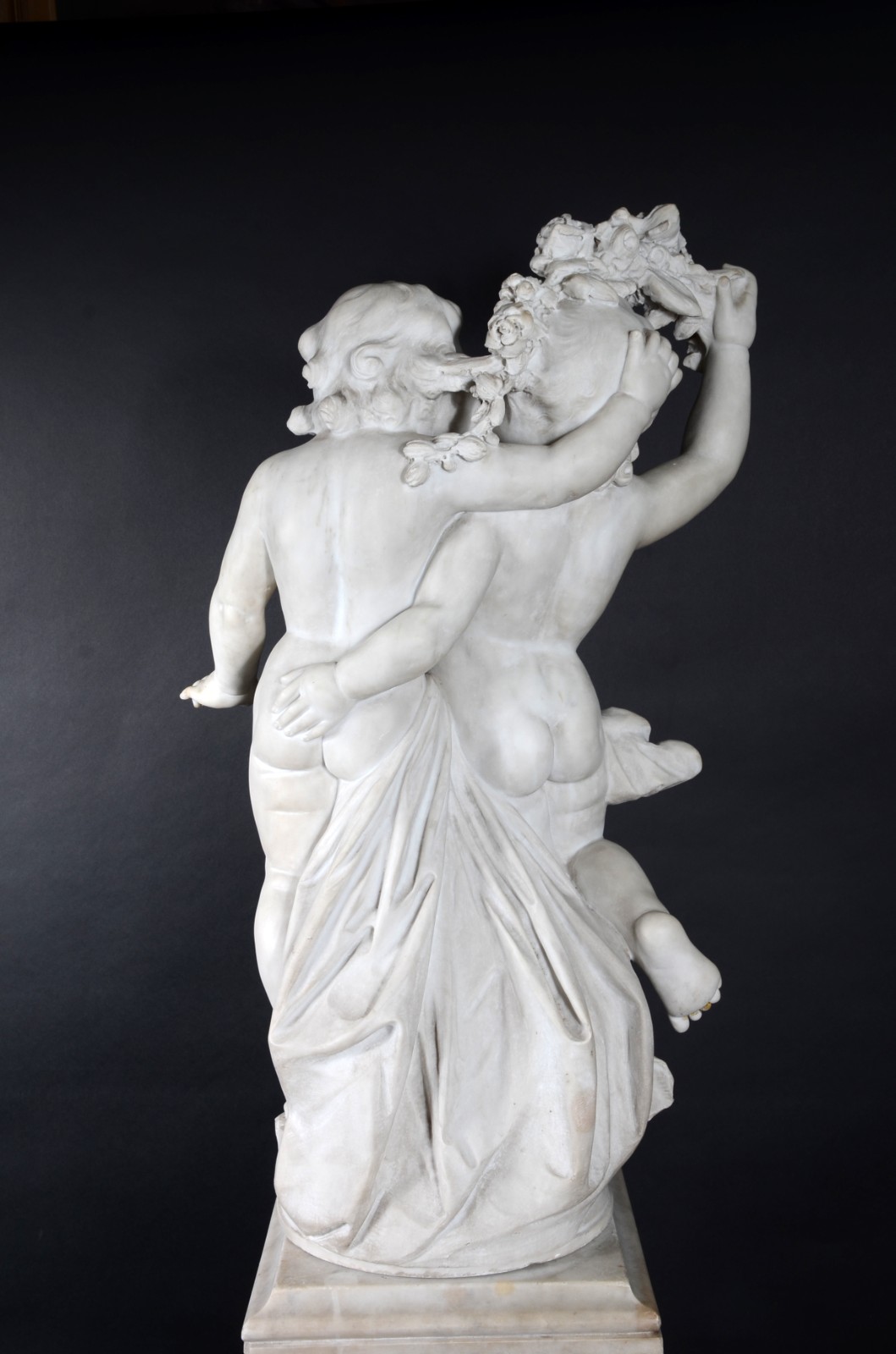 Dáfnis e Cloé, excepcional escultura em mármore de Carrara do século... - foto 8 de 8
