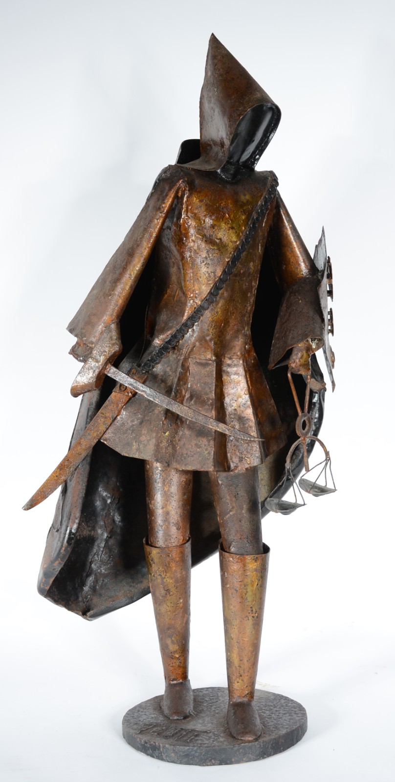Tatti Moreno (1944-2022), Figura com capa, espada com escudo e balança - foto 1 de 8