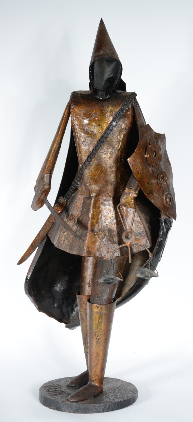 Tatti Moreno (1944-2022), Figura com capa, espada com escudo e balança - foto 2 de 8