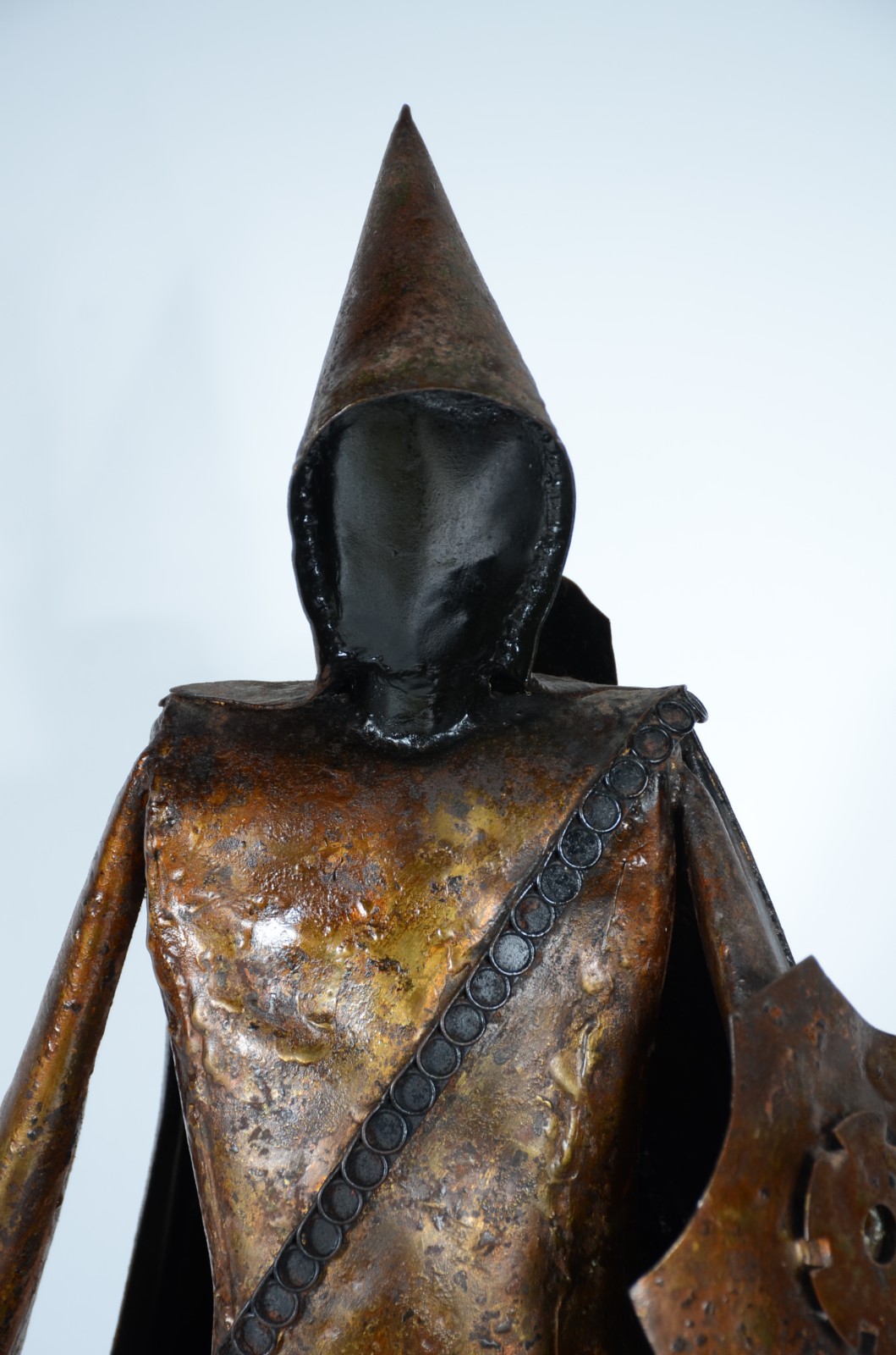 Tatti Moreno (1944-2022), Figura com capa, espada com escudo e balança - foto 4 de 8