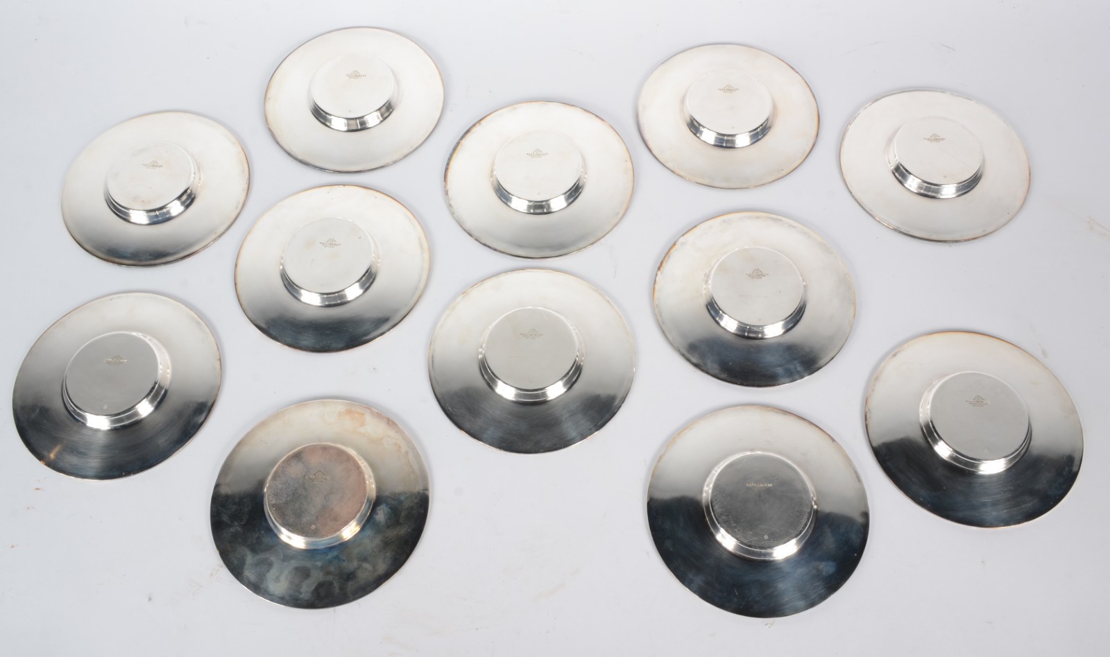 Conjunto com 12 pratinhos de metal prateado ingles Mappin & Webb com... - foto 4 de 7