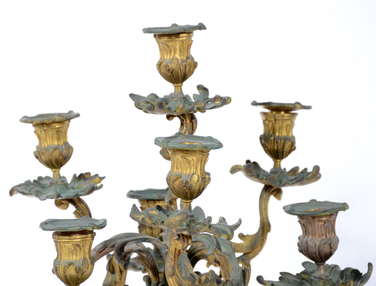 Par de belíssimos candelabros franceses de bronze ormulu para 7 velas... - foto 2 de 8