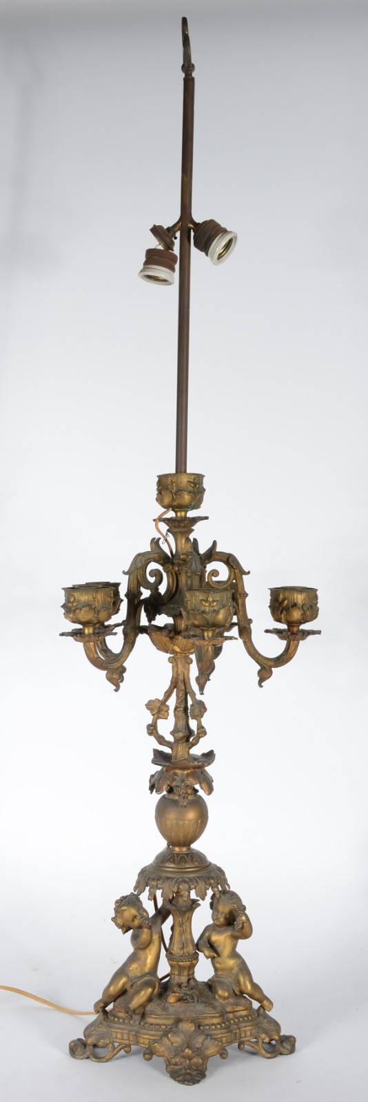 Abatjour frances de bronze ormulu, base na forma de candelabro... - foto 5 de 6