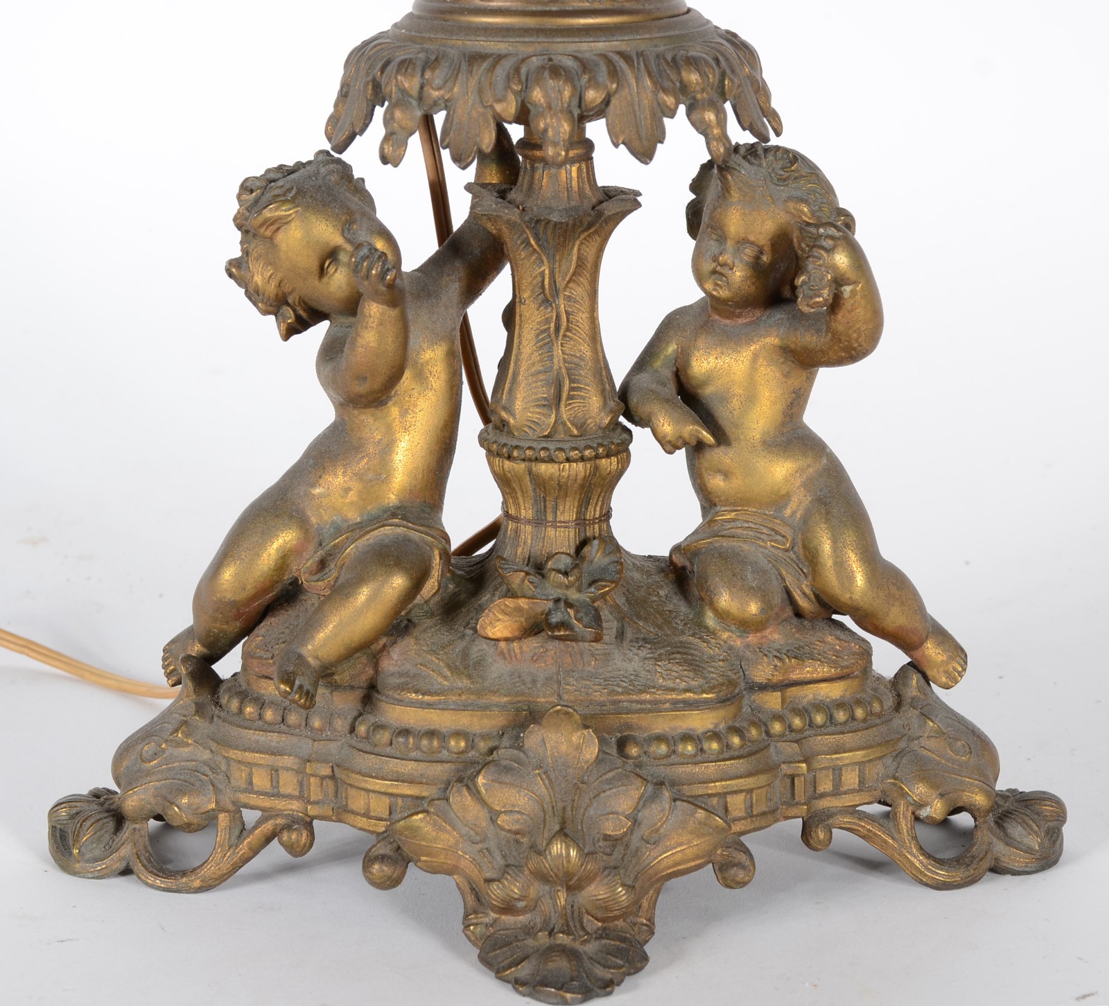 Abatjour frances de bronze ormulu, base na forma de candelabro... - foto 2 de 6