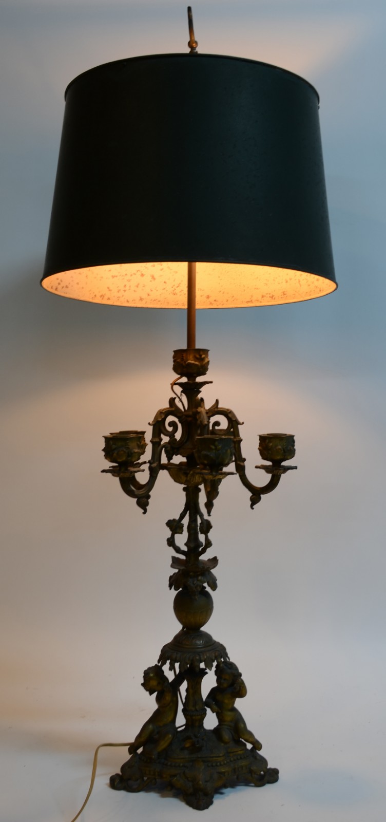 Abatjour frances de bronze ormulu, base na forma de candelabro... - foto 4 de 6