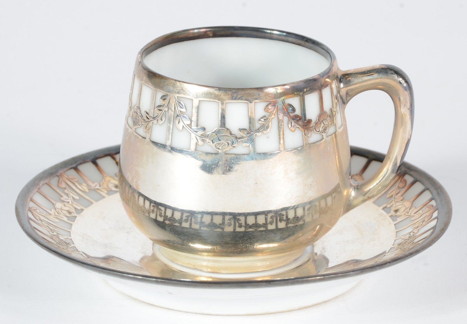 Conjunto com 6 xícaras de café de porcelana alemã da Bavaria decorada... - foto 2 de 5