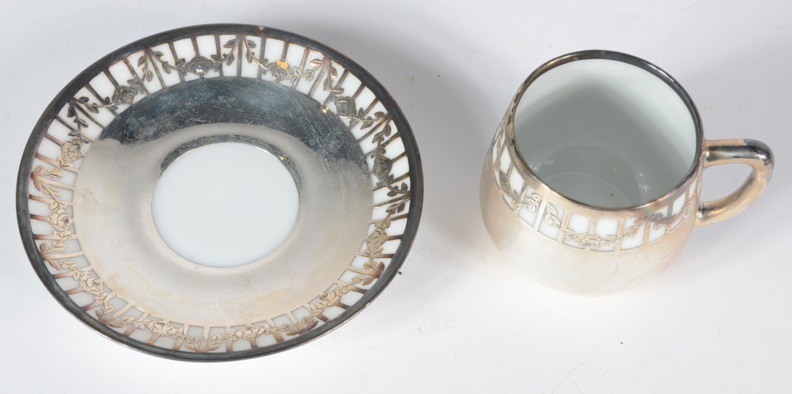 Conjunto com 6 xícaras de café de porcelana alemã da Bavaria decorada... - foto 3 de 5