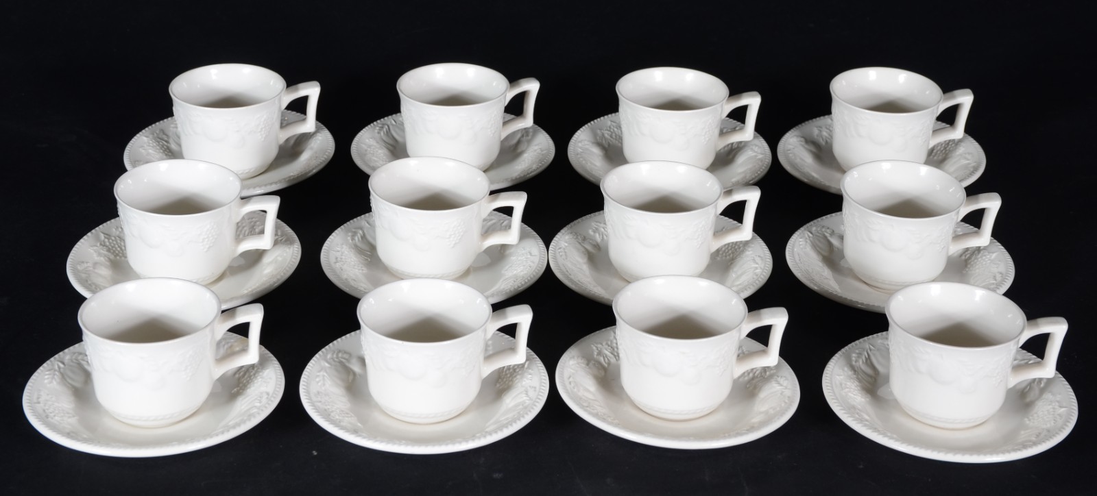 Conjunto com 12 xícaras de café com pires de cerâmica italiana na cor... - foto 1 de 4