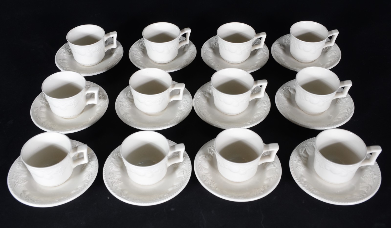 Conjunto com 12 xícaras de café com pires de cerâmica italiana na cor... - foto 2 de 4