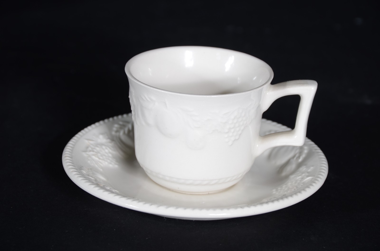 Conjunto com 12 xícaras de café com pires de cerâmica italiana na cor... - foto 3 de 4