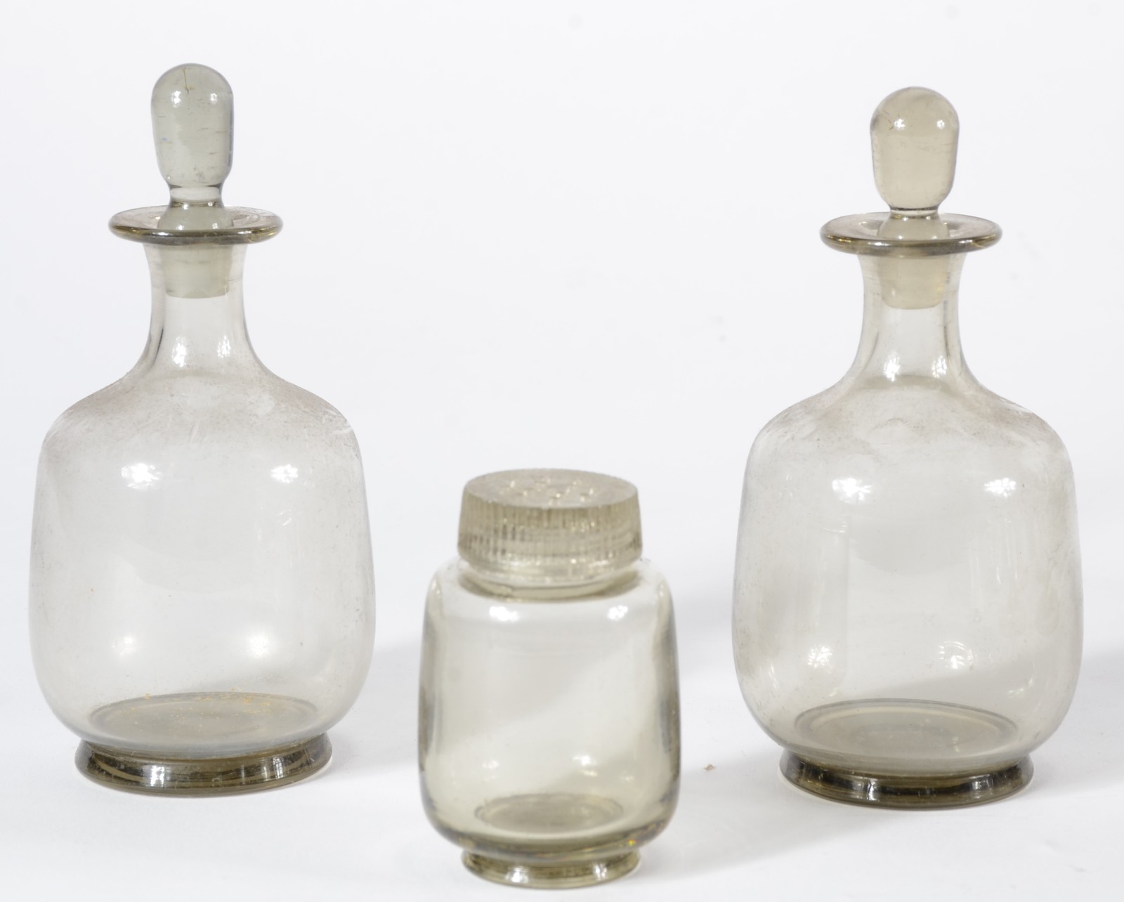 Serviço de cristal cinza, composto de: 10 taças para... - foto 6 de 9