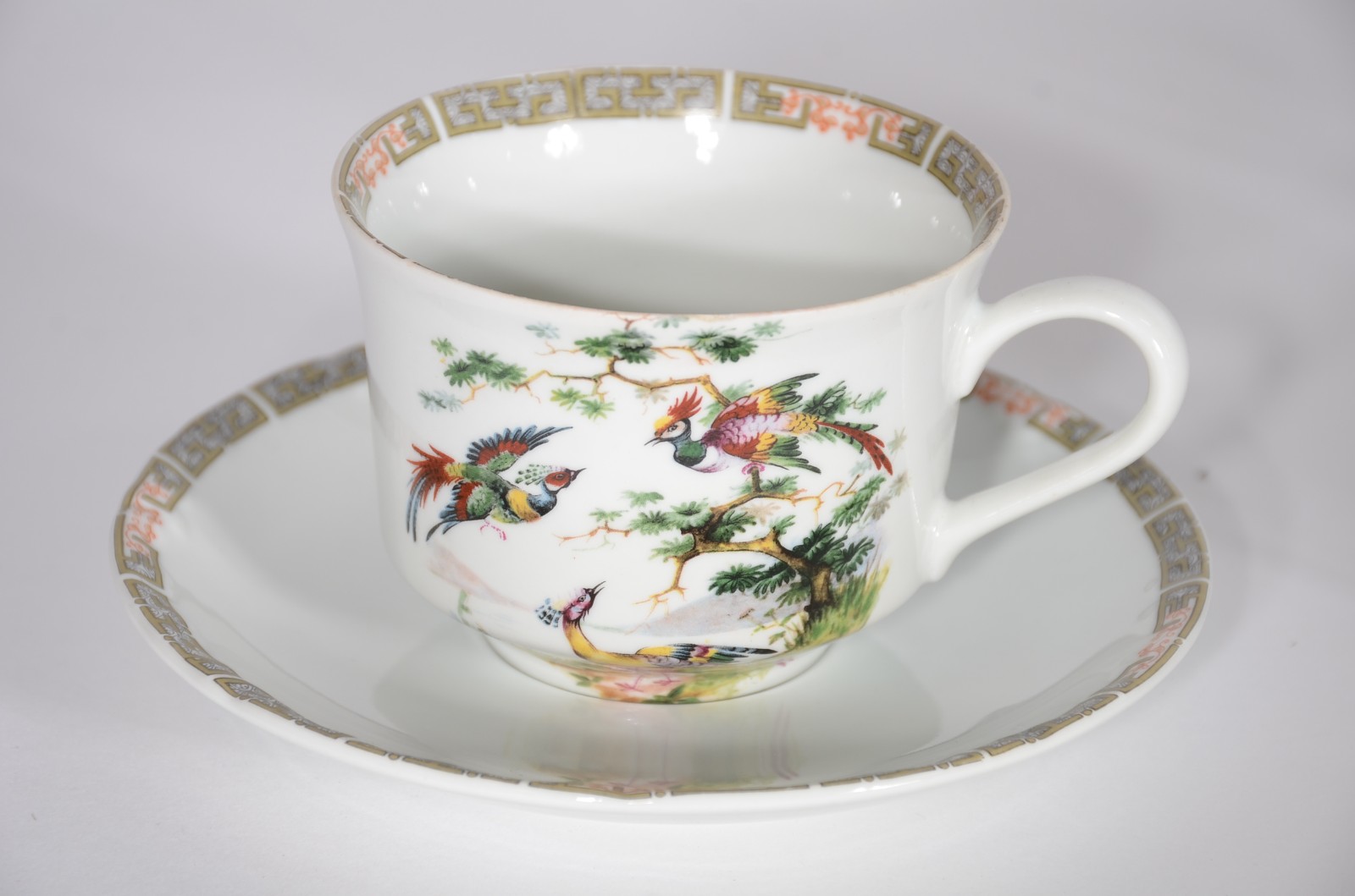 Serviço de chá e bolo de porcelana Emano, branca com borda decorada... - foto 2 de 5