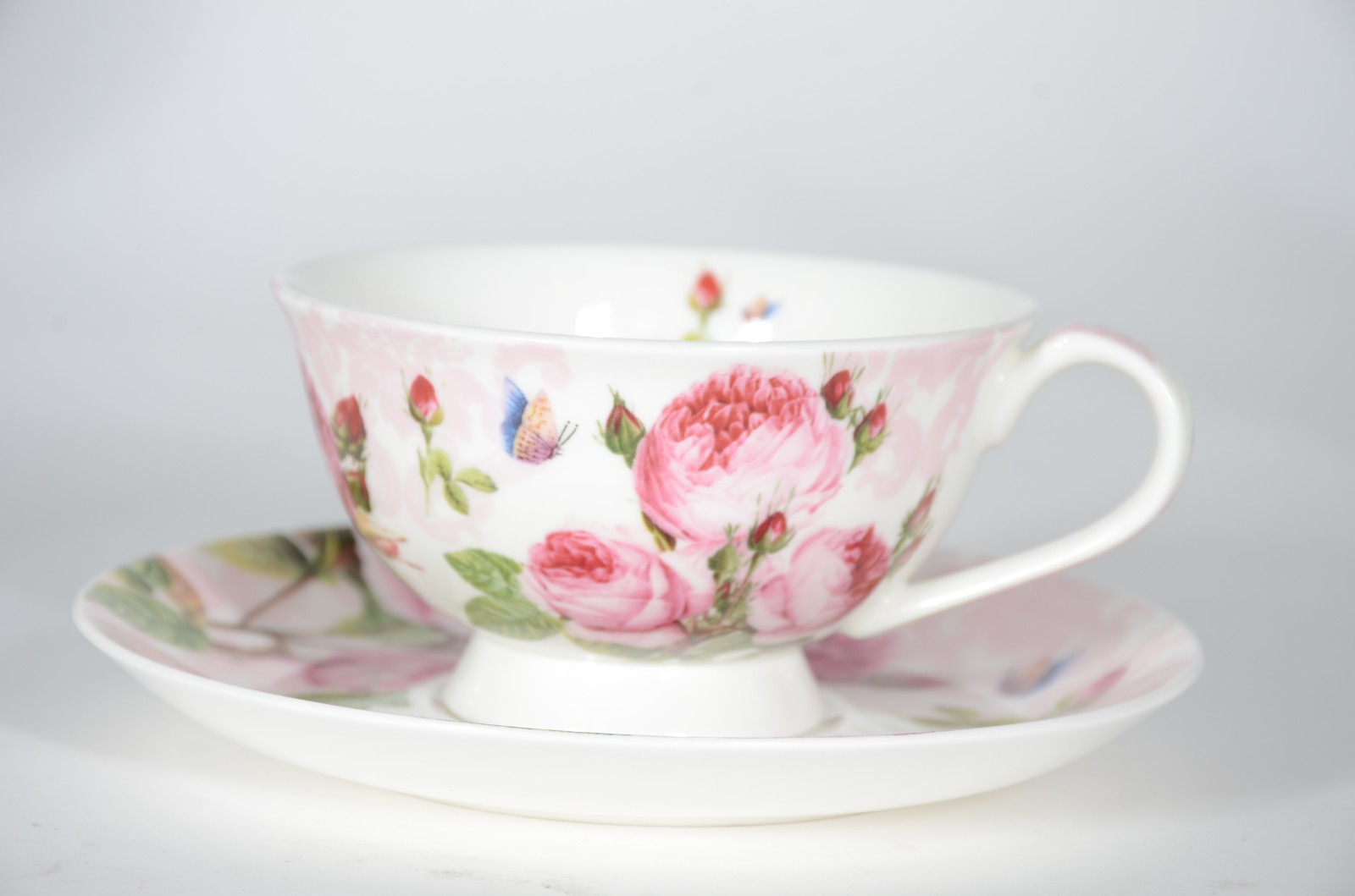 Diversas peças de porcelana, sendo: par de xícaras de chá com pires e... - foto 3 de 10