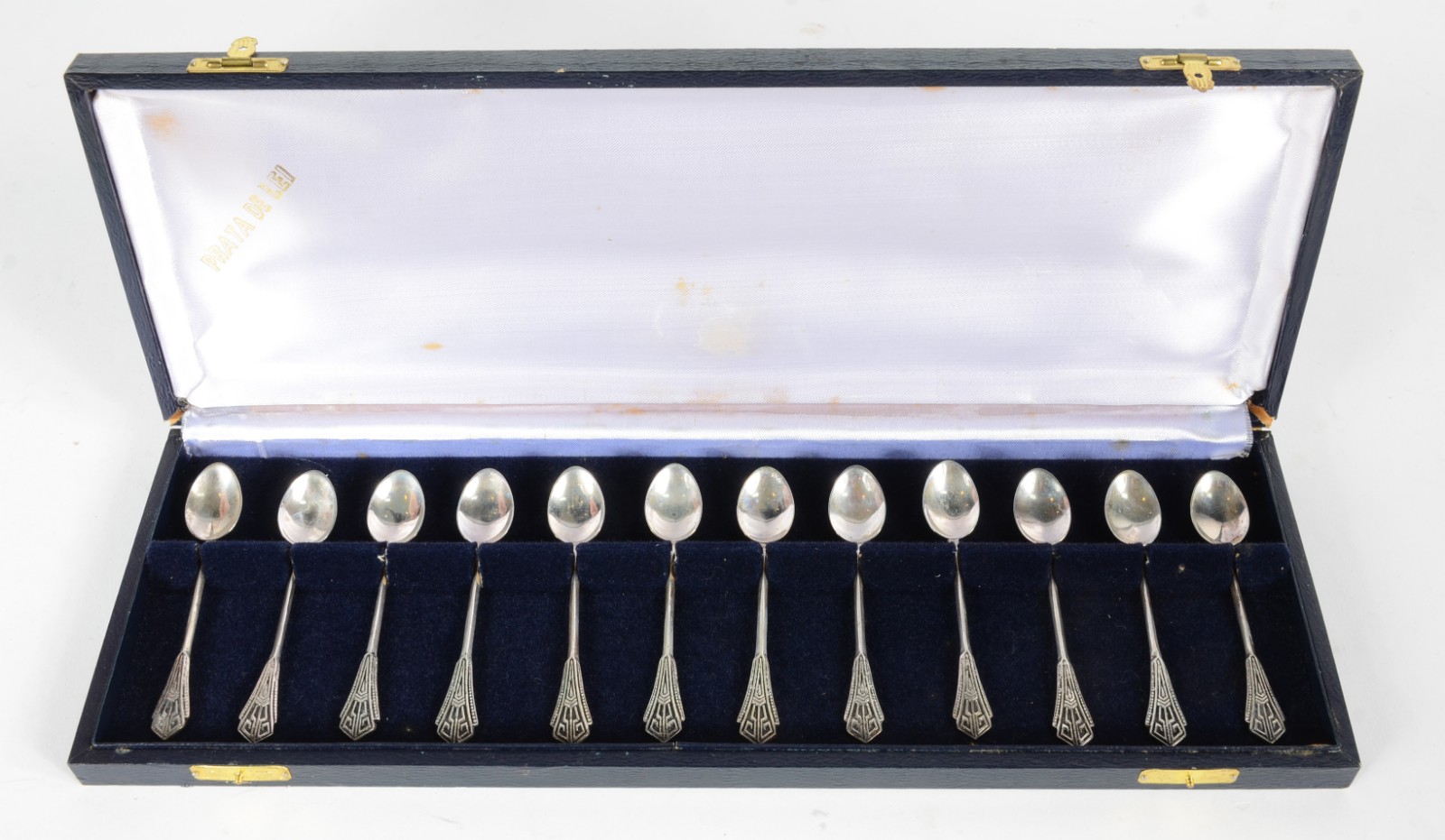 Conjunto com 12 colheres para café de prata contrastada. No estojo... - foto 5 de 6