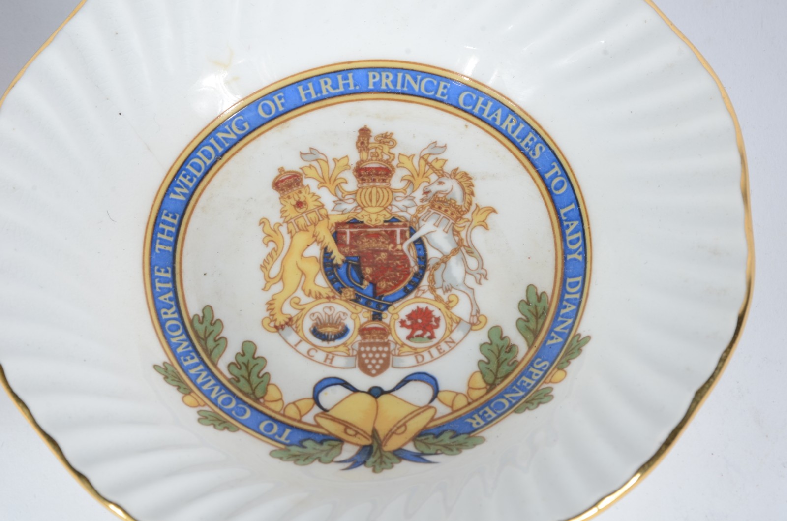 Dois pratinhos de porcelana inglesa comemorativos do casamento do... - foto 5 de 8