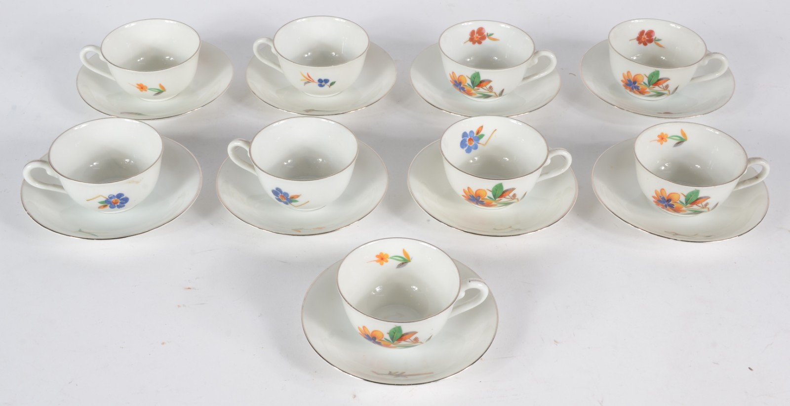 Conjunto com 9 xícaras para café com pires de porcelana alemã... - foto 1 de 6