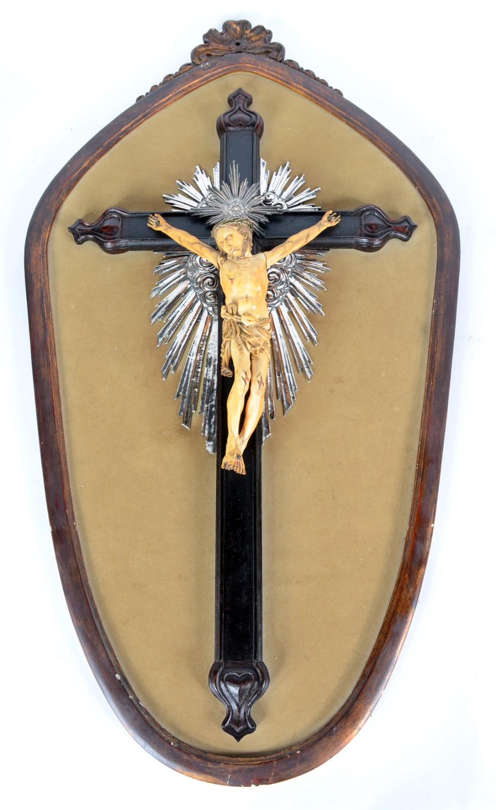 Belíssimo crucifixo de madeira nobre com figura de Cristo ricamente... - foto 1 de 9