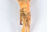 Belíssimo crucifixo de madeira nobre com figura... - Belíssimo crucifixo de madeira nobre com figura de Cristo ricamente esculpida em marfim indo portugues de Goa, guarnição de prata de lei.  Sécul...
