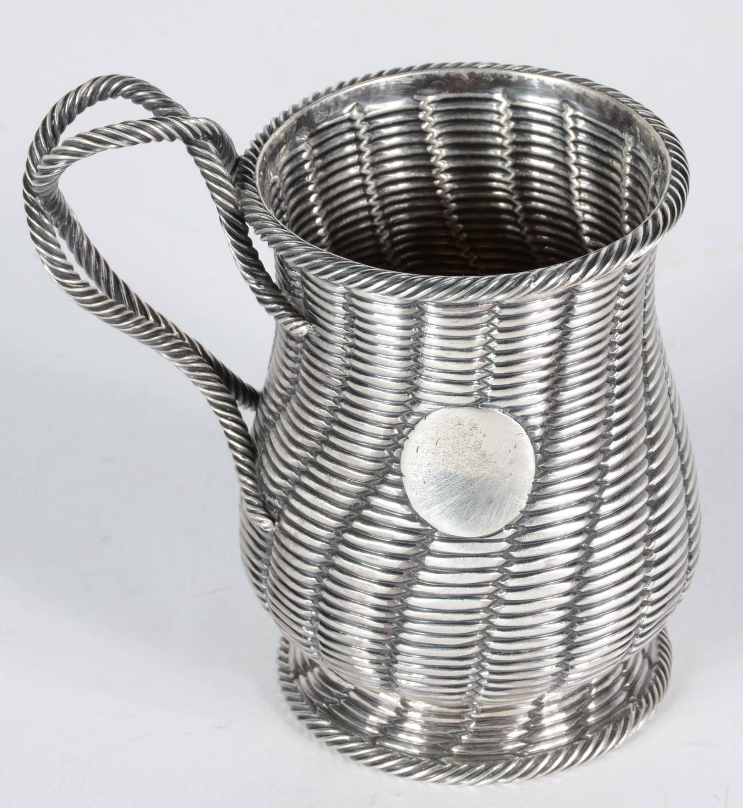 Caneca de prata inglesa, contrastada. Peso da prata: 170 g. (Por... - foto 2 de 6